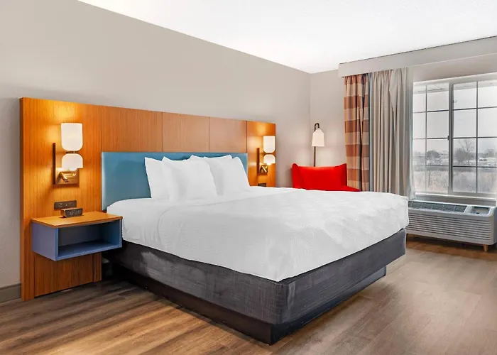 Country Inn & Suites By Radisson, West Bend, Wi