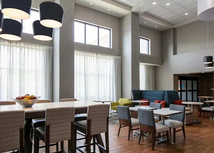 Hampton Inn & Suites West Bend