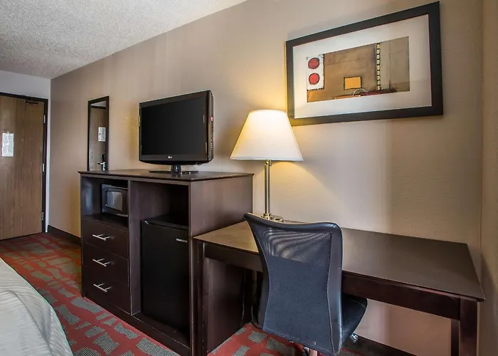 Quality Inn & Suites West Bend